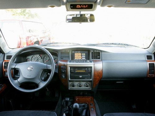 Характеристики автомобиля Nissan Patrol 4.8 AT ST (10.2004 - 01.2017): фото, вместимость, скорость, двигатель, топливо, масса, отзывы