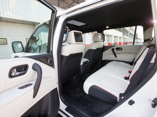 Характеристики автомобиля Nissan Patrol 5.6 AT LE T2 (02.2014 - 09.2019): фото, вместимость, скорость, двигатель, топливо, масса, отзывы