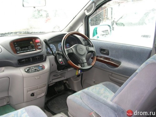 Характеристики автомобиля Nissan Serena 2.0 Coleman version (05.2001 - 11.2001): фото, вместимость, скорость, двигатель, топливо, масса, отзывы