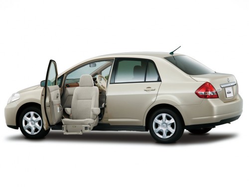 Характеристики автомобиля Nissan Tiida Latio 1.5 15M (10.2008 - 04.2009): фото, вместимость, скорость, двигатель, топливо, масса, отзывы