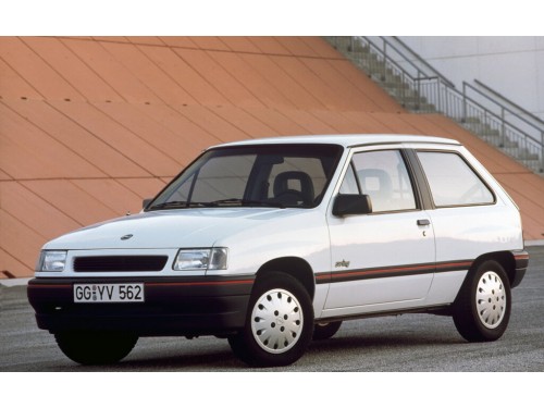 Характеристики автомобиля Opel Corsa 1.5DT MT Base (09.1990 - 01.1993): фото, вместимость, скорость, двигатель, топливо, масса, отзывы