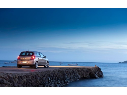 Характеристики автомобиля Opel Corsa 1.2 AMT Enjoy 5dr. (04.2011 - 03.2013): фото, вместимость, скорость, двигатель, топливо, масса, отзывы