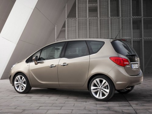 Характеристики автомобиля Opel Meriva 1.4 MT Joy (03.2013 - 02.2014): фото, вместимость, скорость, двигатель, топливо, масса, отзывы