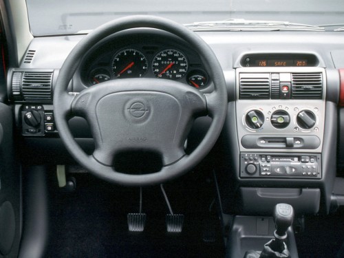 Характеристики автомобиля Opel Tigra 1.4I AT (09.1994 - 07.2001): фото, вместимость, скорость, двигатель, топливо, масса, отзывы