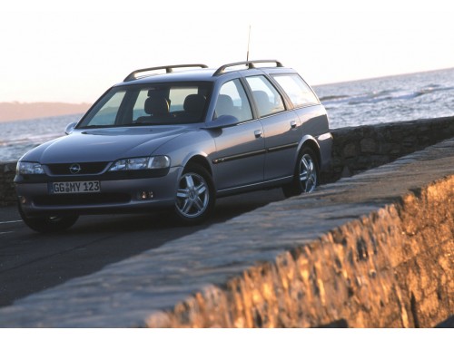 Характеристики автомобиля Opel Vectra 1.8 MT Sport (10.1996 - 02.1999): фото, вместимость, скорость, двигатель, топливо, масса, отзывы
