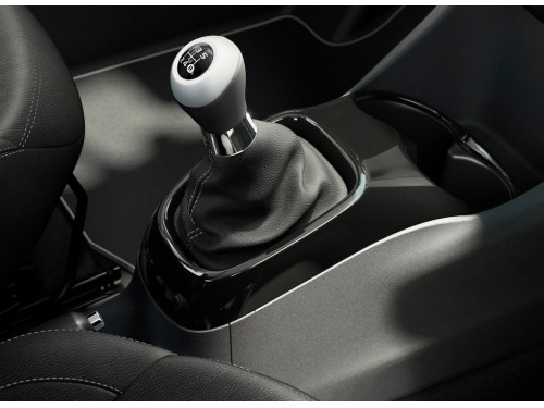 Характеристики автомобиля Peugeot 108 1.0 VTi AMT Allure (07.2014 - 03.2018): фото, вместимость, скорость, двигатель, топливо, масса, отзывы