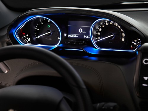 Характеристики автомобиля Peugeot 2008 1.2 AT Active (02.2014 - 12.2014): фото, вместимость, скорость, двигатель, топливо, масса, отзывы