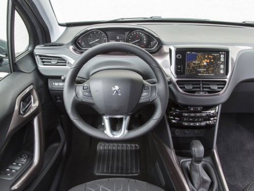 Характеристики автомобиля Peugeot 2008 1.6 MT Active (01.2015 - 12.2015): фото, вместимость, скорость, двигатель, топливо, масса, отзывы