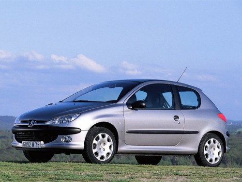 Характеристики автомобиля Peugeot 206 1.1 MT X-Line (05.1998 - 02.2003): фото, вместимость, скорость, двигатель, топливо, масса, отзывы
