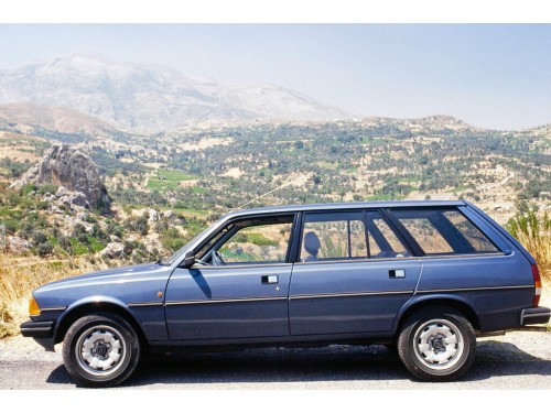 Характеристики автомобиля Peugeot 305 1.3 MT GL (07.1982 - 12.1989): фото, вместимость, скорость, двигатель, топливо, масса, отзывы