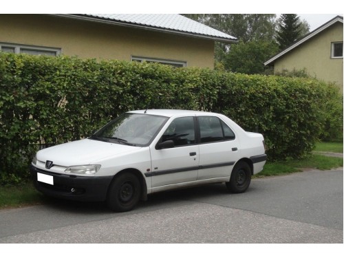 Характеристики автомобиля Peugeot 306 2.0i MT ST (05.1997 - 09.2000): фото, вместимость, скорость, двигатель, топливо, масса, отзывы