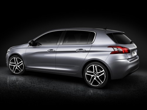 Характеристики автомобиля Peugeot 308 1.6 AT Active (01.2016 - 09.2017): фото, вместимость, скорость, двигатель, топливо, масса, отзывы