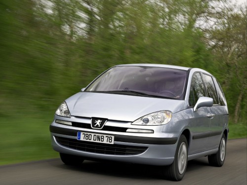 Характеристики автомобиля Peugeot 807 2.2 HDi MT (06.2002 - 01.2006): фото, вместимость, скорость, двигатель, топливо, масса, отзывы