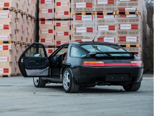 Характеристики автомобиля Porsche 928 5.3 MT 428 GTS (07.1991 - 09.1995): фото, вместимость, скорость, двигатель, топливо, масса, отзывы