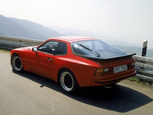 Характеристики автомобиля Porsche 944 2.5 AT 944 (01.1982 - 06.1985): фото, вместимость, скорость, двигатель, топливо, масса, отзывы