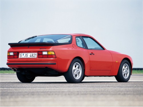 Характеристики автомобиля Porsche 944 2.5 AT 944 (01.1982 - 06.1985): фото, вместимость, скорость, двигатель, топливо, масса, отзывы