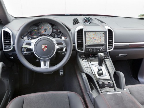 Характеристики автомобиля Porsche Cayenne 4.8 Tiptronic Turbo (04.2010 - 07.2014): фото, вместимость, скорость, двигатель, топливо, масса, отзывы