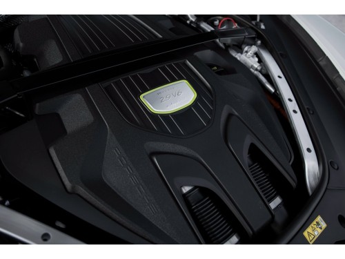 Характеристики автомобиля Porsche Panamera 4.0 PDK Turbo (07.2016 - 08.2020): фото, вместимость, скорость, двигатель, топливо, масса, отзывы