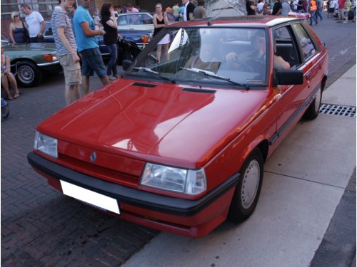 Характеристики автомобиля Renault 11 1.4 AT Automatic (10.1986 - 12.1988): фото, вместимость, скорость, двигатель, топливо, масса, отзывы