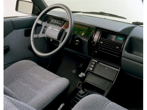 Характеристики автомобиля Renault 11 1.4 MT TL (05.1983 - 09.1986): фото, вместимость, скорость, двигатель, топливо, масса, отзывы