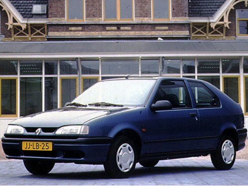 Характеристики автомобиля Renault 19 1.8s MT RT (04.1992 - 04.1994): фото, вместимость, скорость, двигатель, топливо, масса, отзывы