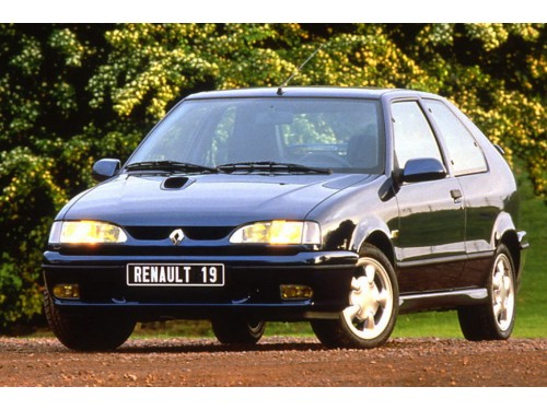 Характеристики автомобиля Renault 19 1.8s AT RT Europa (11.1995 - 12.2000): фото, вместимость, скорость, двигатель, топливо, масса, отзывы