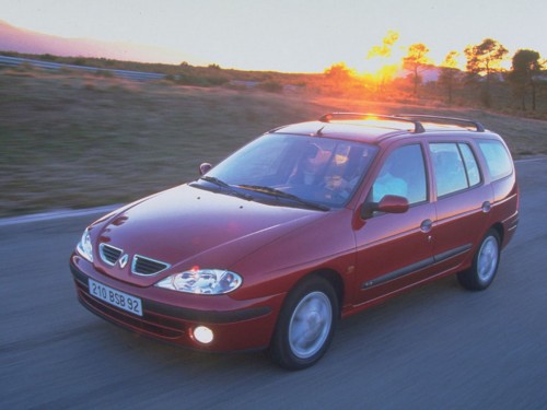Характеристики автомобиля Renault Megane 1.4e MT Authentique (03.1999 - 09.2000): фото, вместимость, скорость, двигатель, топливо, масса, отзывы