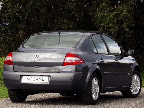 Характеристики автомобиля Renault Megane Extreme III 1.6 AT (10.2006 - 09.2009): фото, вместимость, скорость, двигатель, топливо, масса, отзывы
