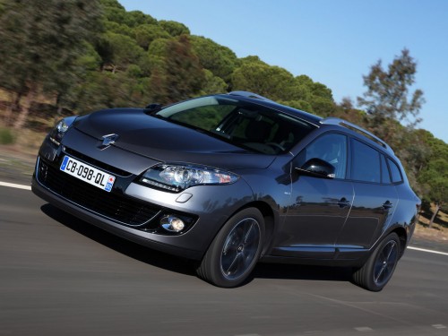 Характеристики автомобиля Renault Megane 1.5 dCi FAP DSG Dynamique (08.2012 - 06.2014): фото, вместимость, скорость, двигатель, топливо, масса, отзывы