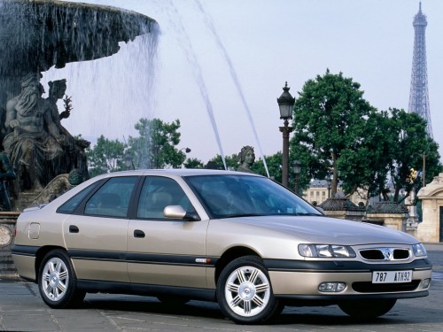 Характеристики автомобиля Renault Safrane 2.0 AT RXE (07.1996 - 12.2000): фото, вместимость, скорость, двигатель, топливо, масса, отзывы