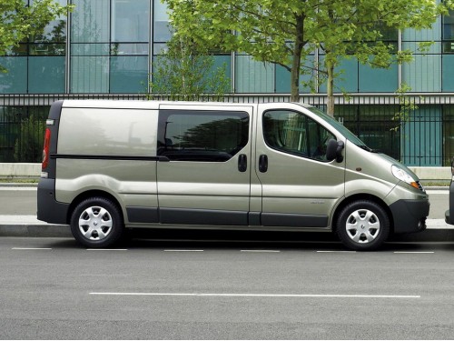Характеристики автомобиля Renault Trafic 2.0 MT Expression (09.2001 - 09.2006): фото, вместимость, скорость, двигатель, топливо, масса, отзывы