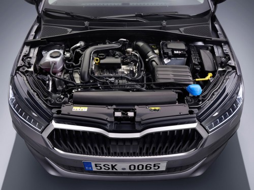 Характеристики автомобиля Skoda Fabia 1.0 TSI DSG Monte Carlo (09.2021 - н.в.): фото, вместимость, скорость, двигатель, топливо, масса, отзывы
