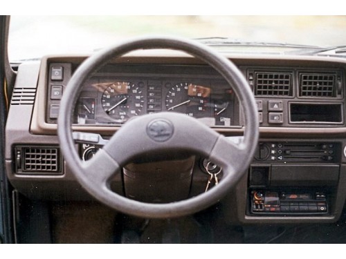 Характеристики автомобиля Skoda Forman 1.3 MT 135 LX (07.1993 - 11.1994): фото, вместимость, скорость, двигатель, топливо, масса, отзывы