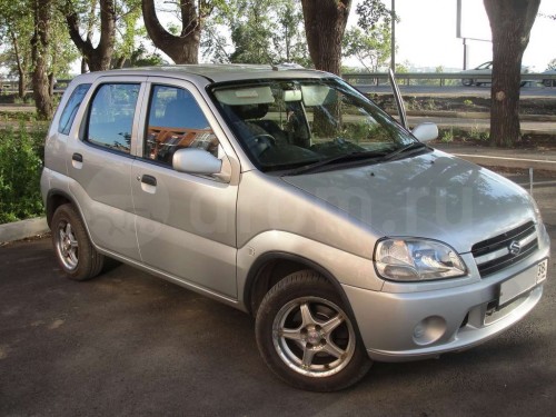 Характеристики автомобиля Suzuki Swift 1.3 SF (06.2003 - 10.2004): фото, вместимость, скорость, двигатель, топливо, масса, отзывы