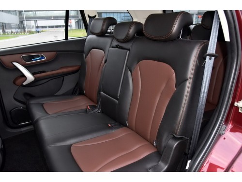 Характеристики автомобиля SWM X7 1.5T MT Luxury (08.2016 - 06.2019): фото, вместимость, скорость, двигатель, топливо, масса, отзывы