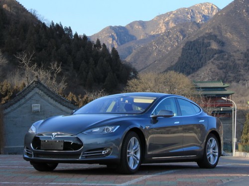 Характеристики автомобиля Tesla Model S 60 kWh (12.2014 - 04.2015): фото, вместимость, скорость, двигатель, топливо, масса, отзывы