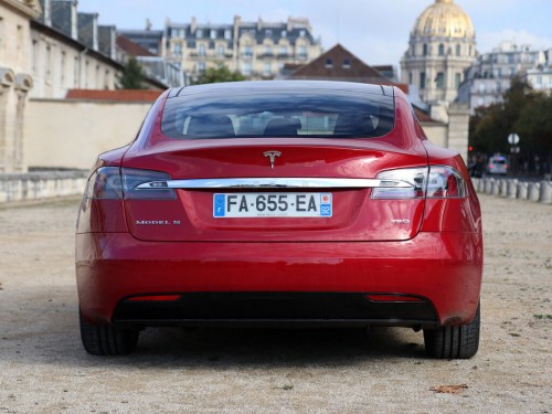 Характеристики автомобиля Tesla Model S 60 kWh (06.2016 - 04.2017): фото, вместимость, скорость, двигатель, топливо, масса, отзывы