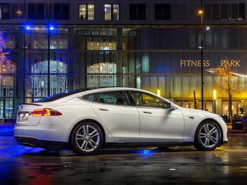 Характеристики автомобиля Tesla Model S 85D kWh (12.2014 - 02.2016): фото, вместимость, скорость, двигатель, топливо, масса, отзывы
