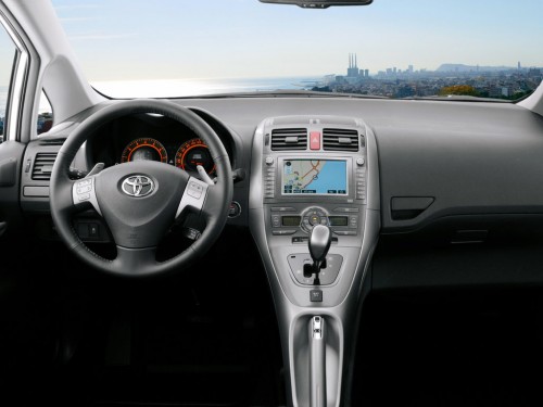 Характеристики автомобиля Toyota Auris 1.6 MultiMode Luna 3dr. (01.2007 - 03.2009): фото, вместимость, скорость, двигатель, топливо, масса, отзывы