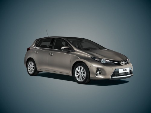 Характеристики автомобиля Toyota Auris 1.6 МТ Комфорт Плюс (11.2012 - 01.2013): фото, вместимость, скорость, двигатель, топливо, масса, отзывы