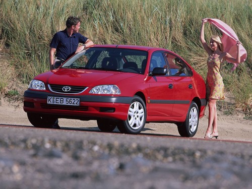 Характеристики автомобиля Toyota Avensis 1.6 MT Linea Luna (07.2000 - 01.2003): фото, вместимость, скорость, двигатель, топливо, масса, отзывы