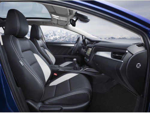 Характеристики автомобиля Toyota Avensis 1.8 MT Team Deutschland (05.2015 - 07.2018): фото, вместимость, скорость, двигатель, топливо, масса, отзывы