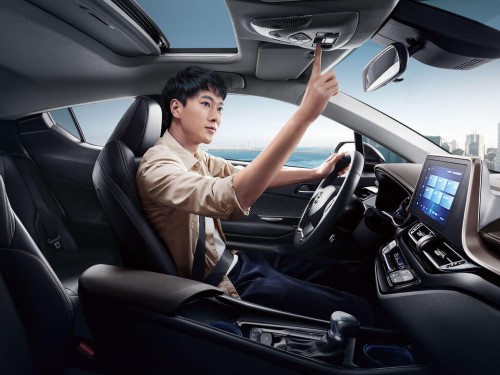 Характеристики автомобиля Toyota C-HR 2.0 CVT Elite (08.2020 - н.в.): фото, вместимость, скорость, двигатель, топливо, масса, отзывы
