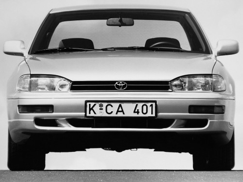 Характеристики автомобиля Toyota Camry 2.2 MT Deluxe (09.1991 - 12.1993): фото, вместимость, скорость, двигатель, топливо, масса, отзывы