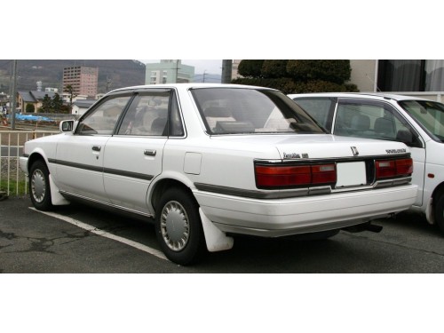 Характеристики автомобиля Toyota Camry 1.8 LT (08.1986 - 07.1988): фото, вместимость, скорость, двигатель, топливо, масса, отзывы
