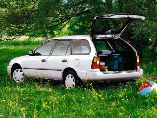 Характеристики автомобиля Toyota Corolla 1.8 AT DX (08.1995 - 08.1997): фото, вместимость, скорость, двигатель, топливо, масса, отзывы
