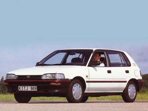Характеристики автомобиля Toyota Corolla 1.3 AT (05.1987 - 12.1989): фото, вместимость, скорость, двигатель, топливо, масса, отзывы