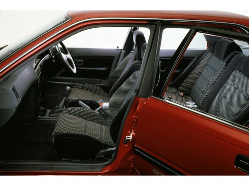 Характеристики автомобиля Toyota Corolla 1.3 XE Saloon (05.1989 - 05.1991): фото, вместимость, скорость, двигатель, топливо, масса, отзывы