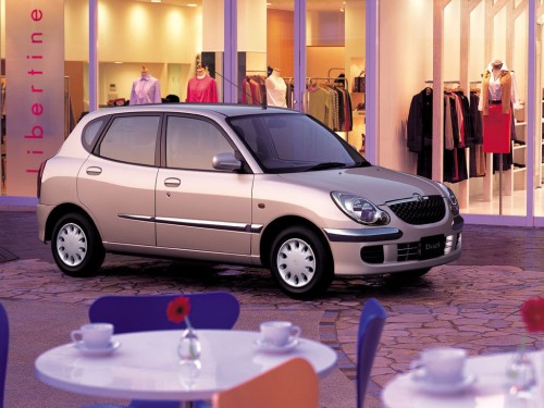 Характеристики автомобиля Toyota Duet 1.0 V (12.2001 - 05.2004): фото, вместимость, скорость, двигатель, топливо, масса, отзывы