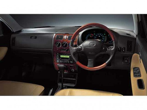 Характеристики автомобиля Toyota Duet 1.0 X (12.2001 - 04.2003): фото, вместимость, скорость, двигатель, топливо, масса, отзывы